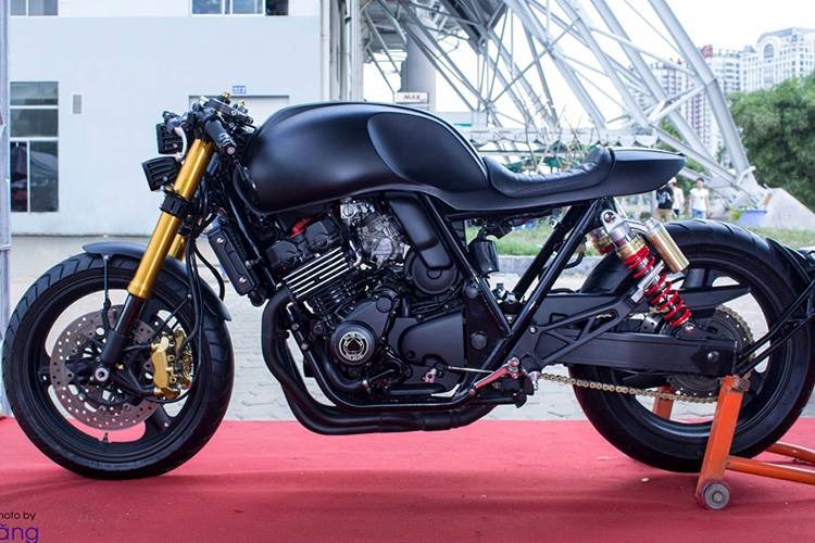 Honda CB400 độ Streetfighter cực ngầu và mạnh mẽ của biker Việt