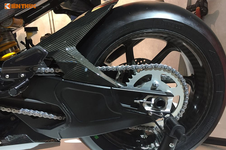 "Bóc tem" siêu môtô BMW HP4 Race mới cáu trị giá 2 tỷ tại Sài Gòn 185