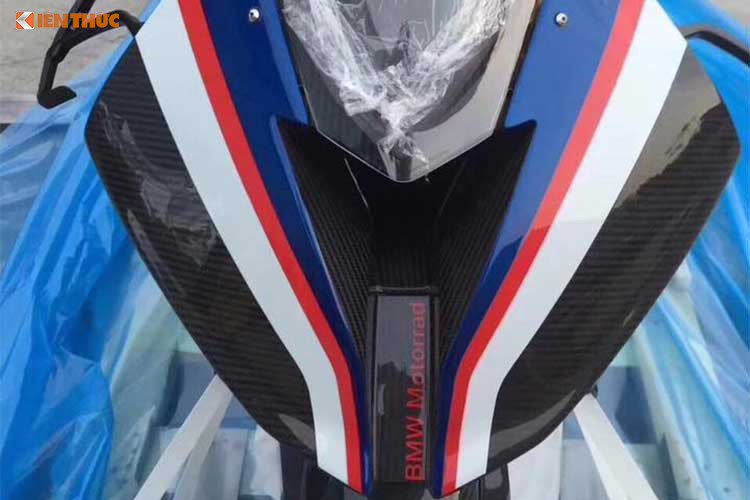 "Bóc tem" siêu môtô BMW HP4 Race mới cáu trị giá 2 tỷ tại Sài Gòn 3