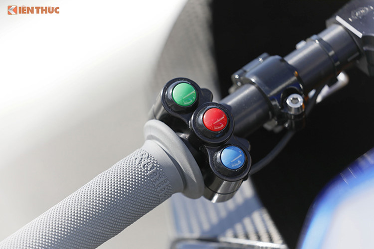 "Bóc tem" siêu môtô BMW HP4 Race mới cáu trị giá 2 tỷ tại Sài Gòn 9