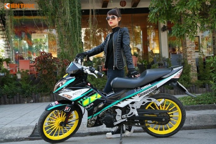 Nữ biker Việt so dáng cá tính bên côn tay Yamaha X1R 7