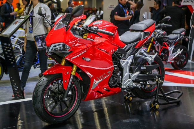 Bộ ba GPX Racing "ngầu" như Ducati nhưng giá siêu mềm chỉ 47 triệu 204