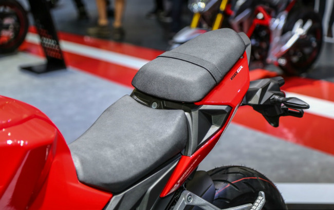 Bộ ba GPX Racing "ngầu" như Ducati nhưng giá siêu mềm chỉ 47 triệu 206