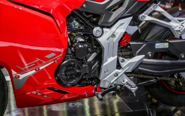 Bộ ba GPX Racing "ngầu" như Ducati nhưng giá siêu mềm chỉ 47 triệu 212
