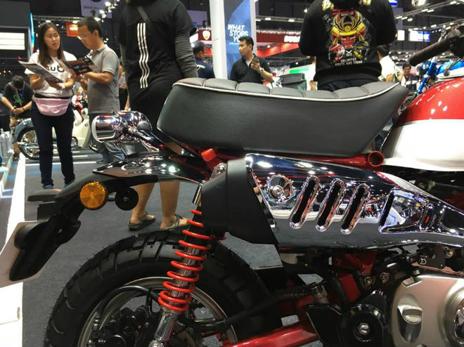 Honda Monkey 125 màu đỏ tía