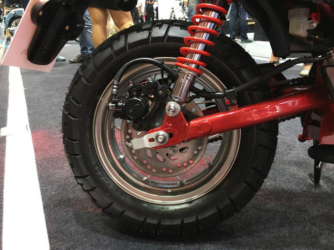 Cận cảnh xế khỉ Honda Monkey 125 màu đỏ tía tuyệt đẹp 8