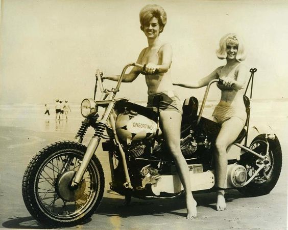 Bộ ảnh phụ nữ ngày xưa bên chiếc xe máy thời trước 187