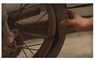 Hướng dẫn vá săm lốp xe máy đơn giản nhất 13