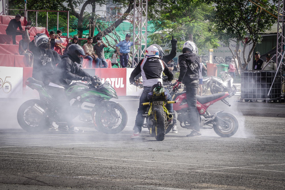 Những pha mô tô stunt đầy mạo hiểm tại Motul Stunt Fest 13